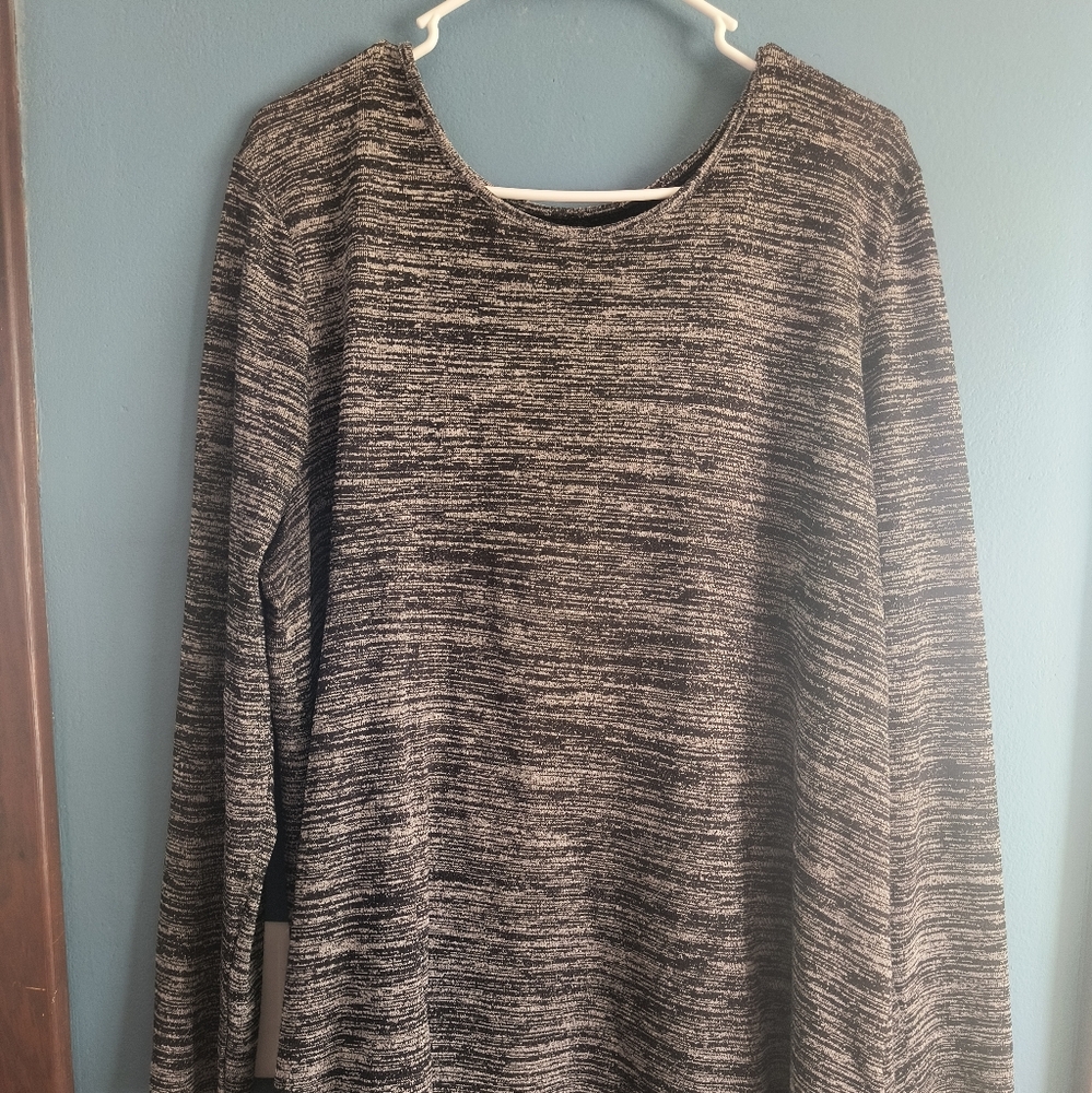 Women's Black and Gray Sweater